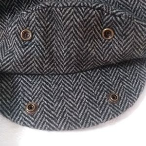 Stetson patterned cap , Sz. Large , bottened at front , color gray